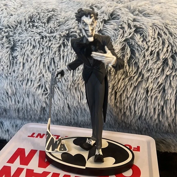 Joker Jim Lee black and white statue - Picture 2 of 8